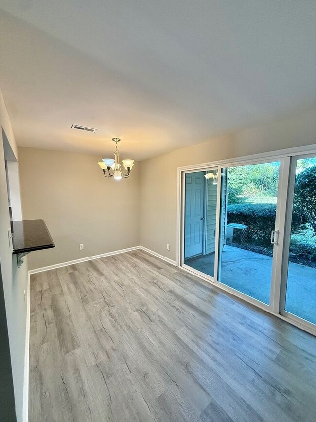 Building Photo - South Charlotte 2 Bedroom Garden Unit, Immediate move in!