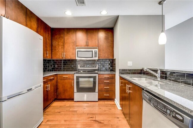 Building Photo - 360 Nueces St