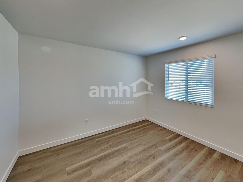 Building Photo - 9658 N Avenida Lucena
