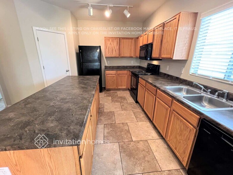 Building Photo - 35920 W Velazquez Dr