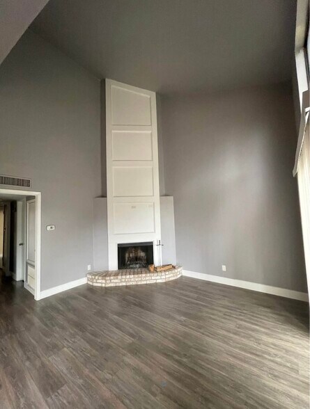 Fireplace - 6401 Deihl Rd