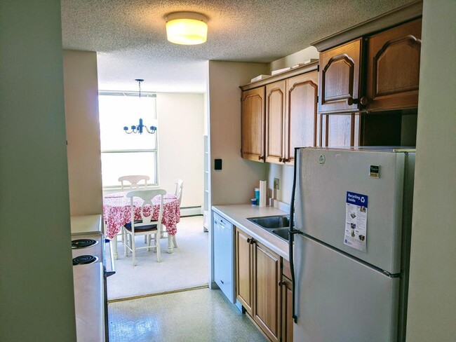 Well layed-out kitchen - 1425 W 28th St