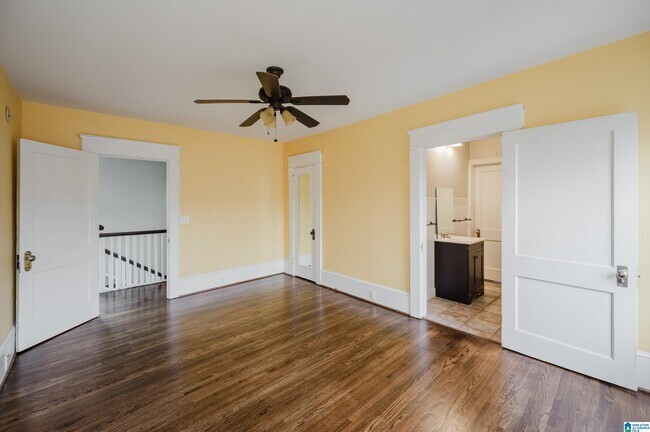 Building Photo - 2810 Rhodes Cir S