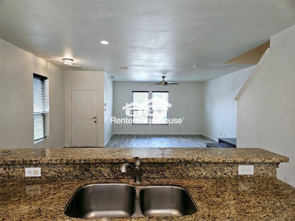 Building Photo - 8039 Ellinger Ln