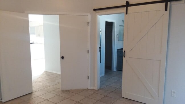 Building Photo - 2910 E Brookwood Ct