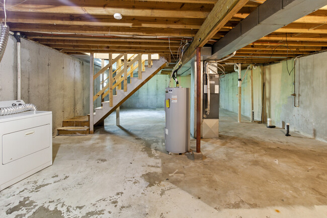 Building Photo - 217 Kronos Dr