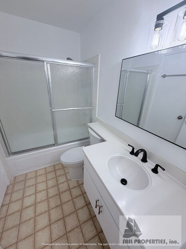 Building Photo - Coastal Condo in Newport Beach!