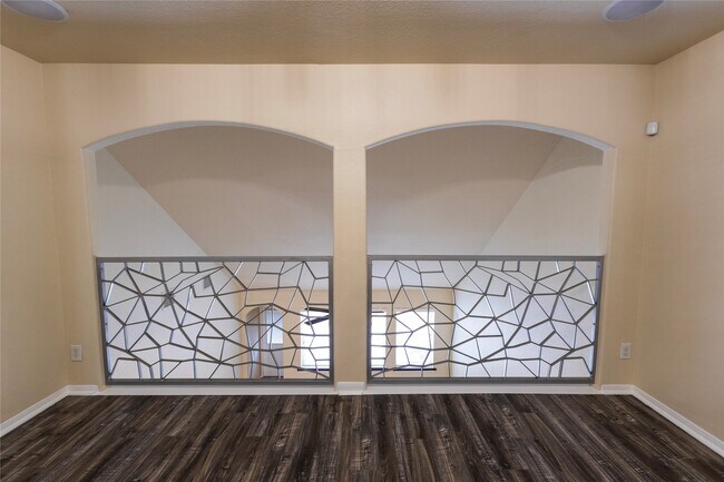 Building Photo - 6442 Wilshire Lakes