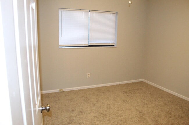Building Photo - 1007 Windsong Cir