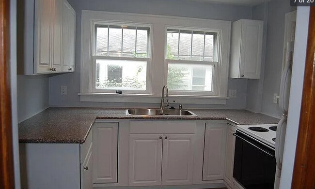 Building Photo - 825 Sylvan Ave