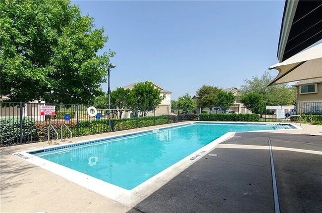 Building Photo - 3101 Davis Ln