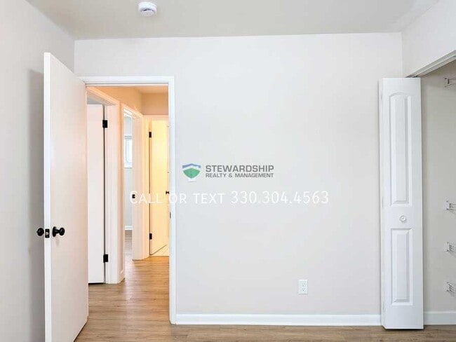 Building Photo - 2881 Archwood Pl