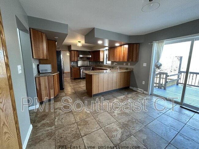 Building Photo - 349 West Rd