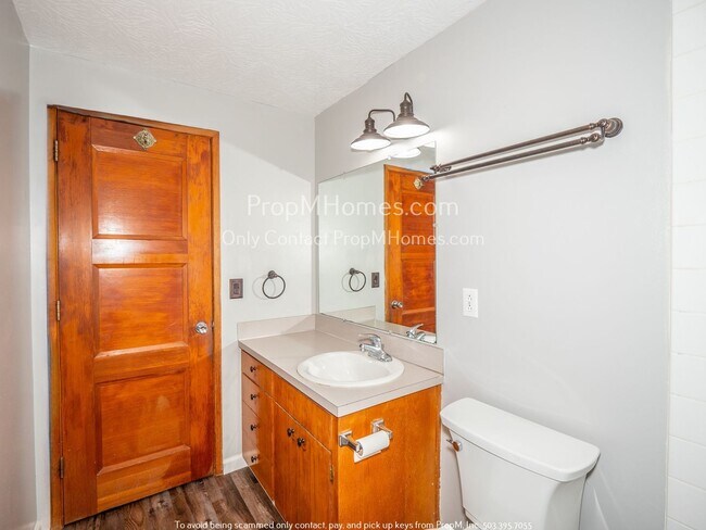 Building Photo - Charming Three Bedroom Ranch In Oak Grove w/ Lawn Care Included!