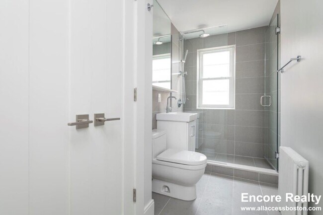 Building Photo - 184 Chiswick Rd