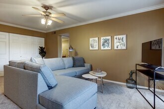 Building Photo - Live in the heart of Scottsdale!