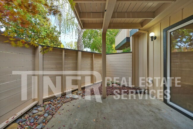 Building Photo - 9118 Madison Green Ln