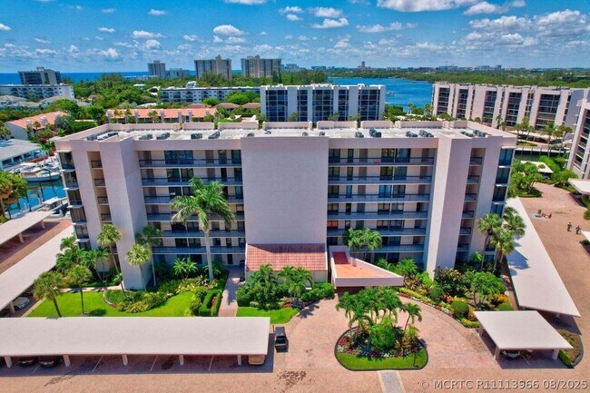 Building Photo - 2707 N Ocean Blvd