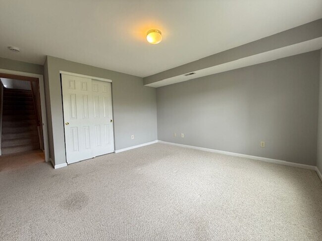 Building Photo - Triple Crown 2 bed 2 1/2 bath