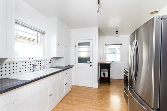 Building Photo - Spacious Home with that Classic Seattle Charm!