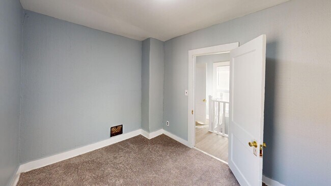 Building Photo - 3 Bedrooms, Newly updated!