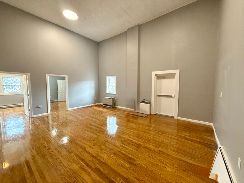 Building Photo - 426 3rd Ave