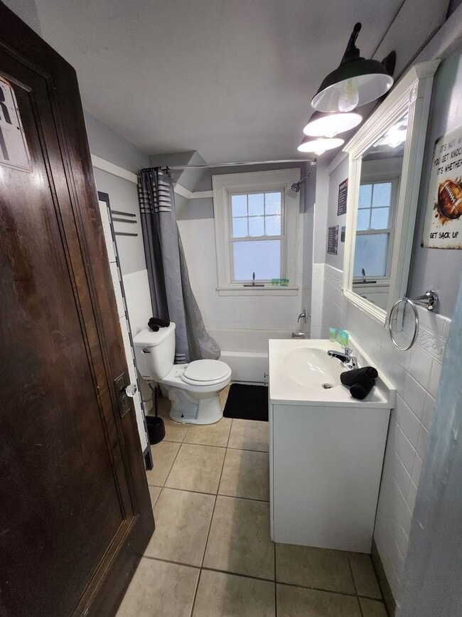 Building Photo - Beautiful Cleveland Heights Home – Prime Location