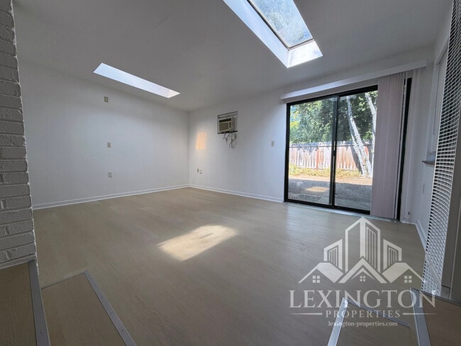 Building Photo - Beautifully Updated, Single-story, 3BD/1.5BA, Home near Tahoe Park!