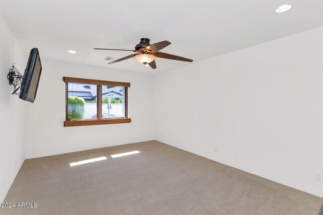 Building Photo - 4209 E Weldon Ave