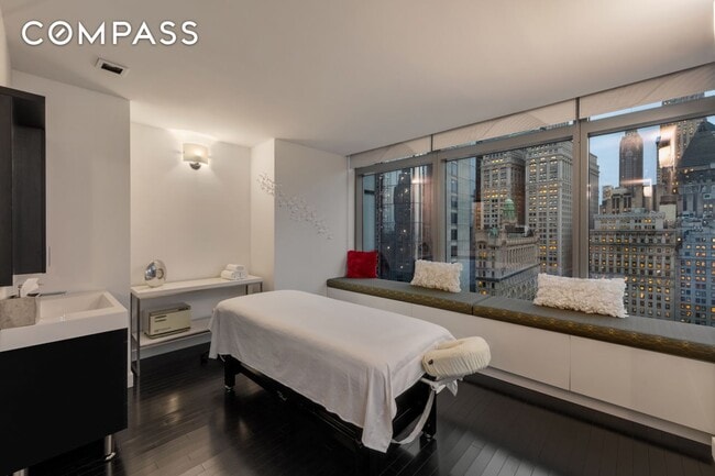 Building Photo - 123 Washington St