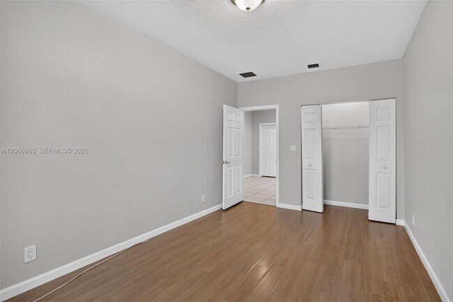 Building Photo - 5337 SW 40th Ave