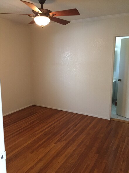 Building Photo - 5828 E Parkcrest St