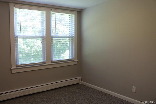 Building Photo - 2 Pelham Ave