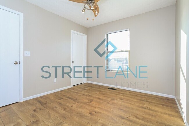 Building Photo - REDUCED!