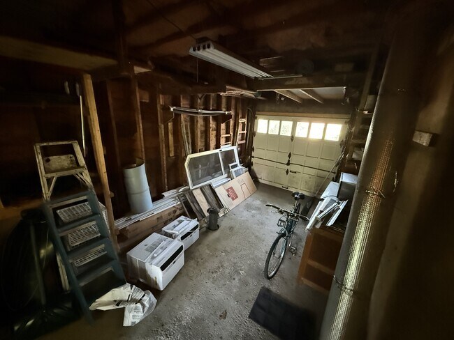 Building Photo - 141 Pearsall Pl