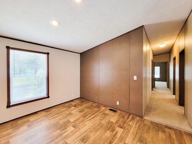 Building Photo - Cozy and Adorable home 4 bedroom 2 bath home on over 1 acre near McRae Lake! Relax on the covered...