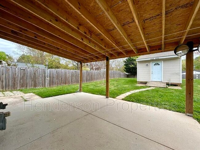 Building Photo - 6718 Park Hickory Dr