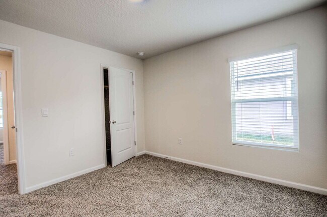 Building Photo - For Rent- 2nd month FREE Rent