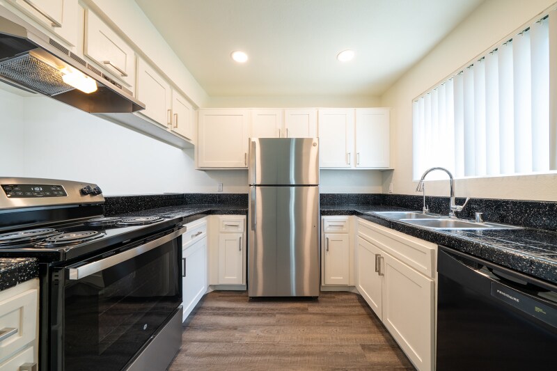 Building Photo - 631 Blackshaw Ln