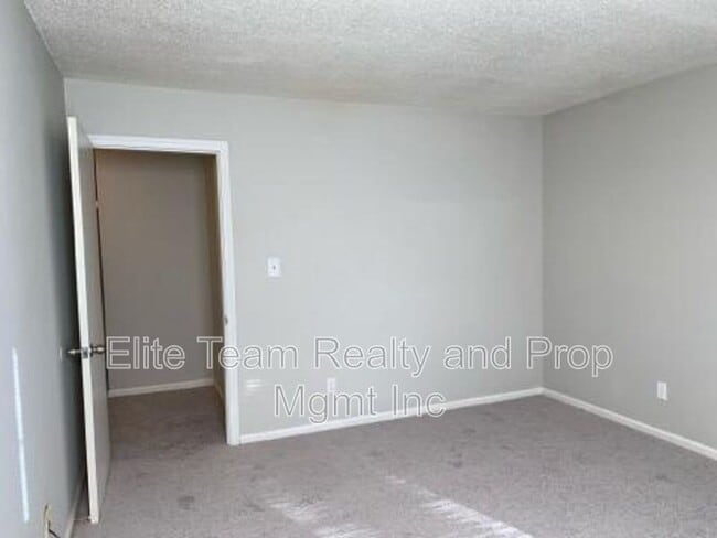 Building Photo - 4657 Old Lantern Way