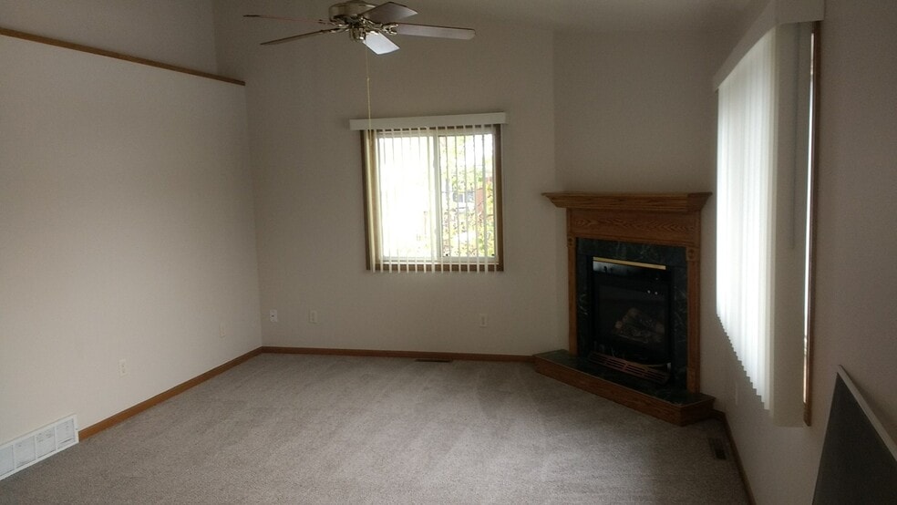Building Photo - 1025 Pine Cone Ln