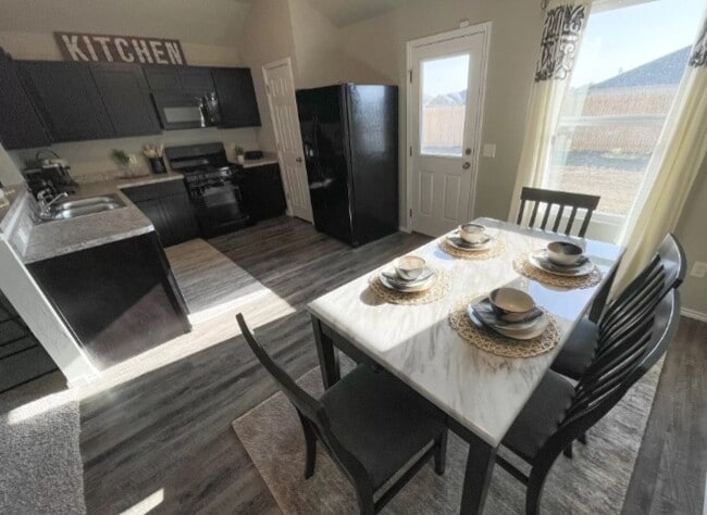 Building Photo - 10620 Pine Wy