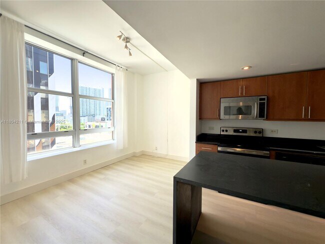 Building Photo - 111 E Flagler St