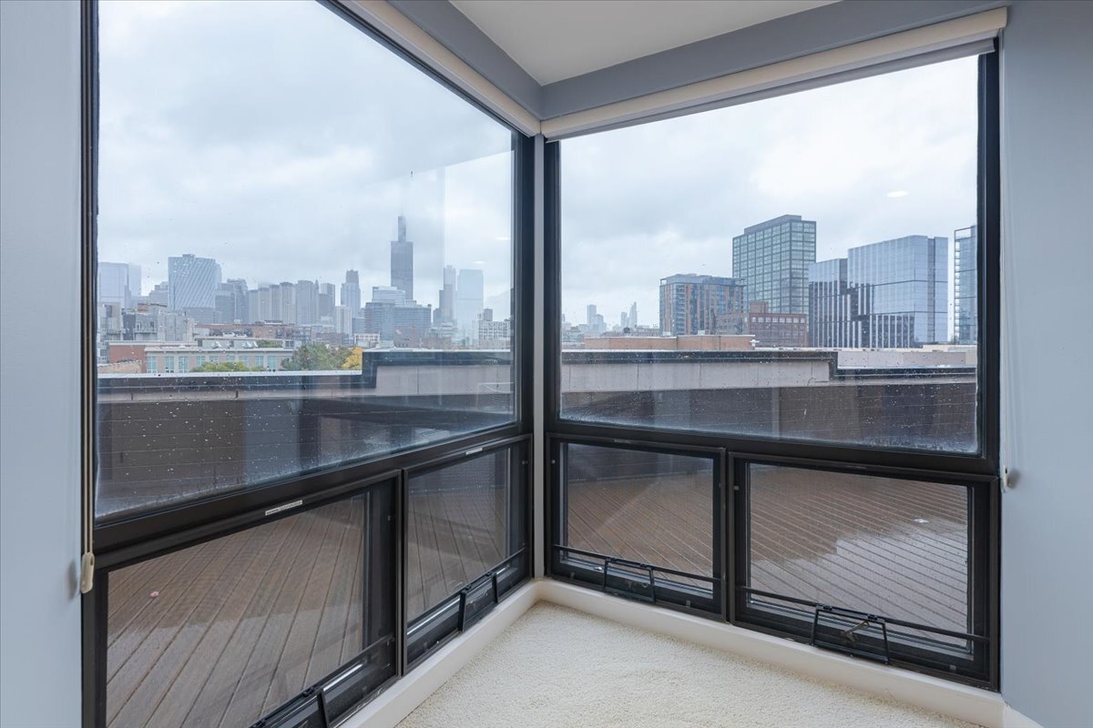 Building Photo - 222 S Racine Ave