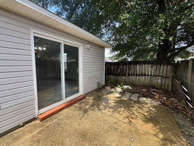 Building Photo - 322 Apple Dr