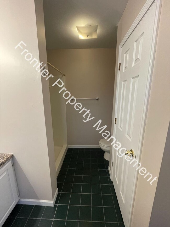 Building Photo - 2116 Doe Run Dr