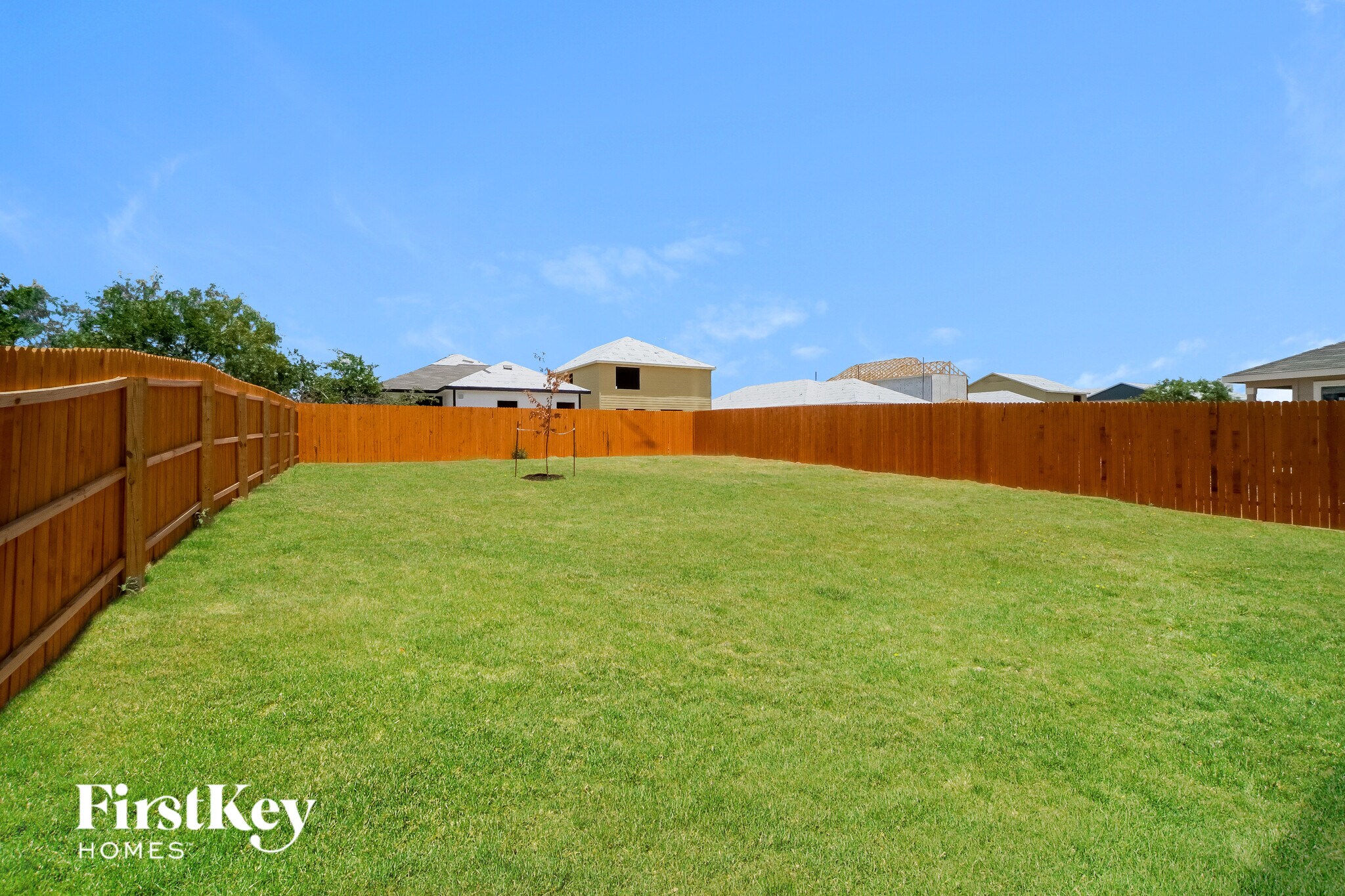 Building Photo - 10723 Vinateros Dr