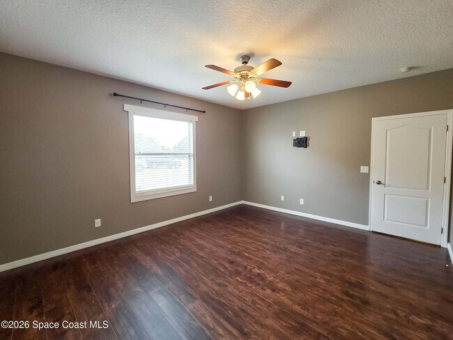 Building Photo - 1015 Venetian Dr