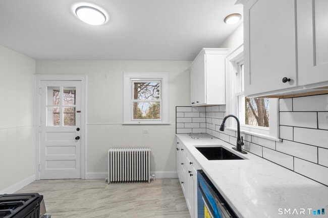 Building Photo - 37 Byrneside Ave