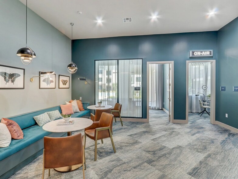 Building Photo - 1800 Central Pine St